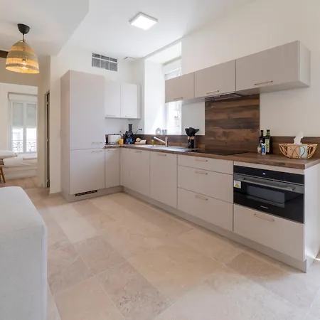 Spacieux 4 , Clim Au Coeur De Maisoncarreeconciergerie Nîmes