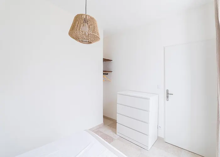 Spacieux 4 , Clim Au Coeur De Maisoncarreeconciergerie Apartman Nîmes