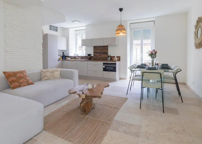 Spacieux 4 , Clim Au Coeur De Maisoncarreeconciergerie Apartman *