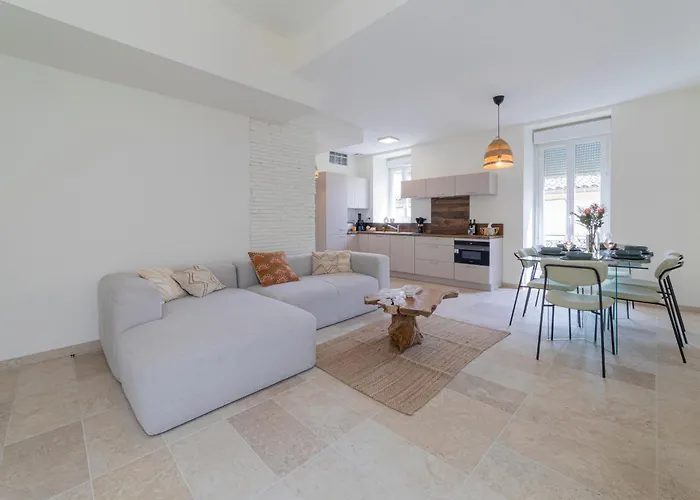 Apartamento Spacieux 4 , Clim Au Coeur De Maisoncarreeconciergerie Nîmes