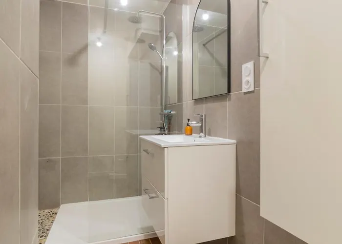 Spacieux 4 , Clim Au Coeur De Maisoncarreeconciergerie * Nîmes